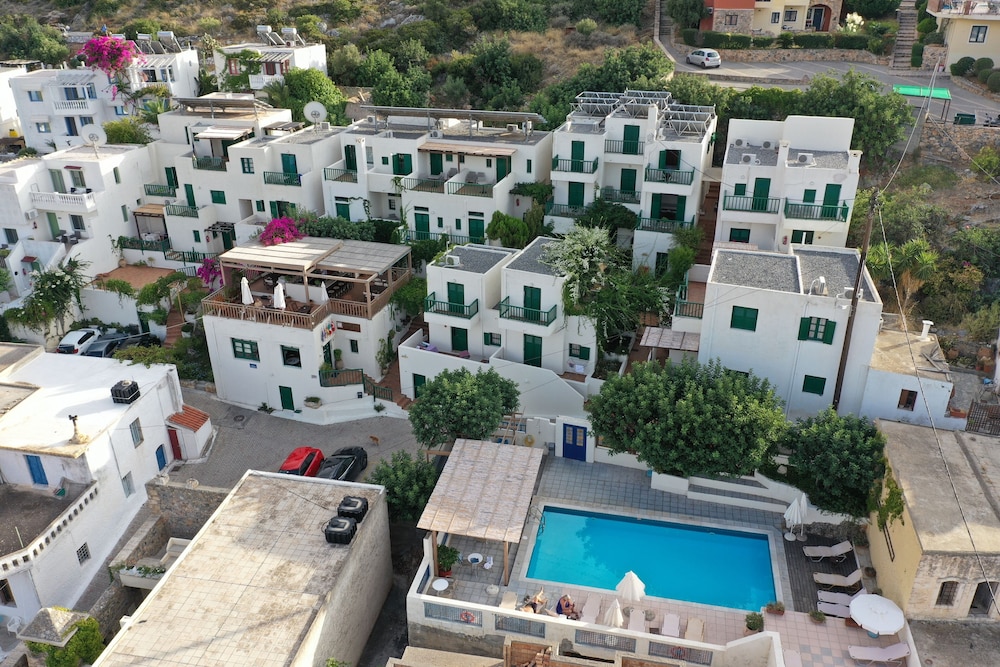 Kalimera Village — Hotel building in Hersonissos