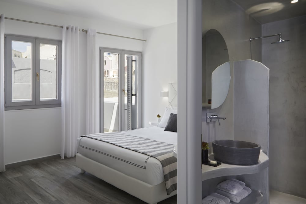 Kalisti Hotel & Suites — Hotel rooms in Karterados, South Aegean