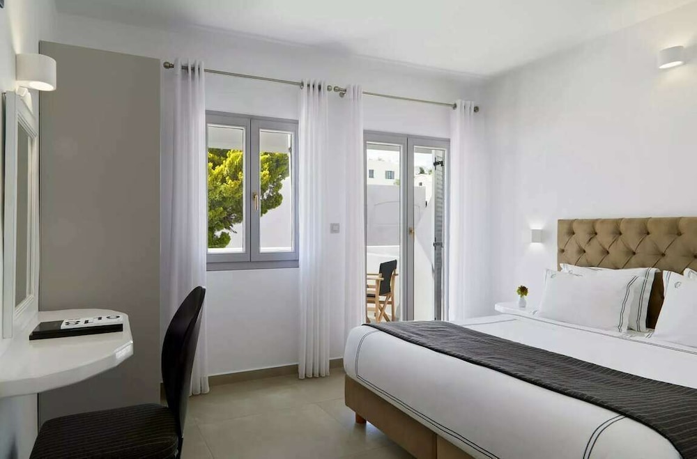 Kalisti Hotel & Suites — Hotel rooms in Karterados, South Aegean