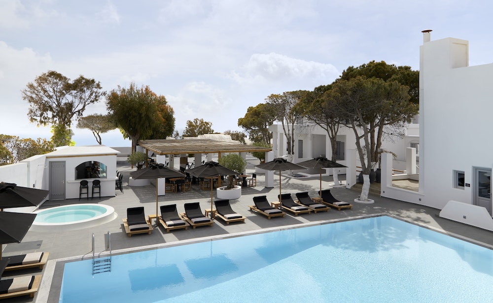 Kalisti Hotel & Suites — Swimming pool in Karterados, South Aegean