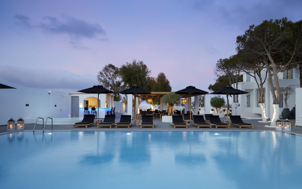 Kalisti Hotel & Suites — Swimming pool in Karterados, South Aegean