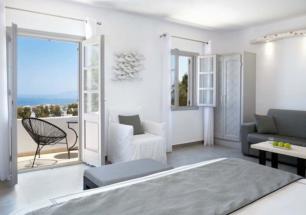 Kalisti Hotel & Suites — Hotel rooms in Karterados, South Aegean