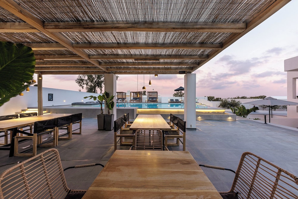 Kalisti Hotel & Suites — Restaurant & bars in Karterados, South Aegean