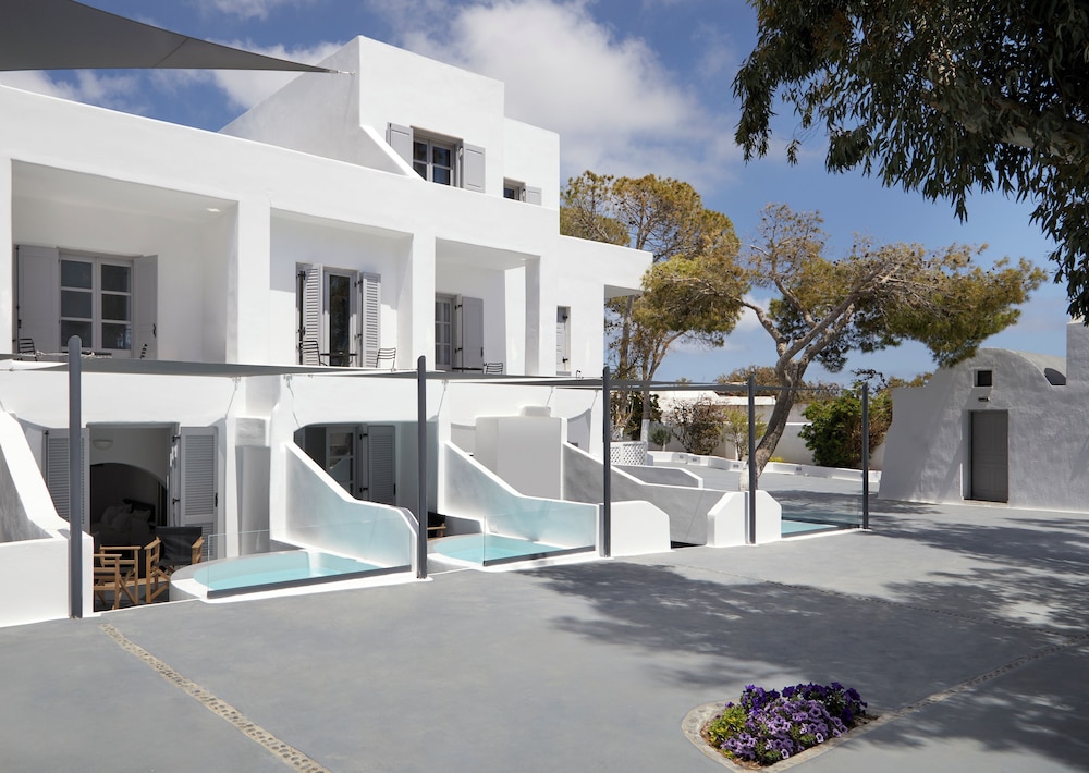 Kalisti Hotel & Suites — Hotel building in Karterados, South Aegean