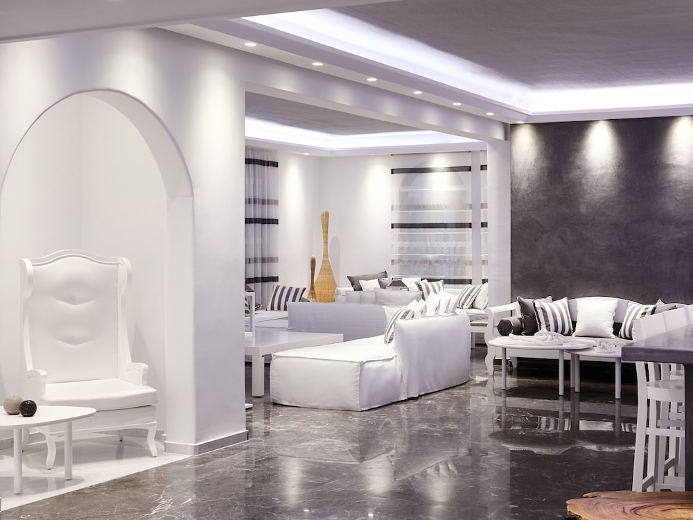 Kalisti Hotel & Suites — Hotel rooms in Karterados, South Aegean