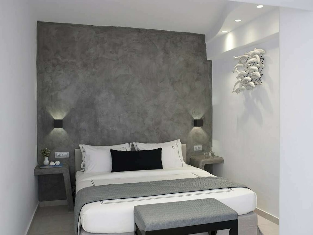 Kalisti Hotel & Suites — Hotel rooms in Karterados, South Aegean