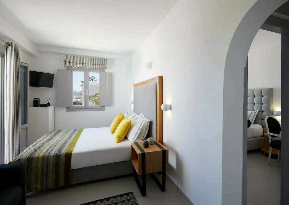 Kalisti Hotel & Suites — Hotel rooms in Karterados, South Aegean