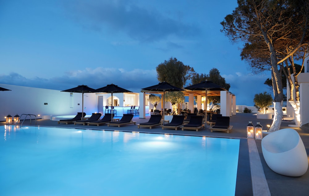 Kalisti Hotel & Suites — Swimming pool in Karterados, South Aegean