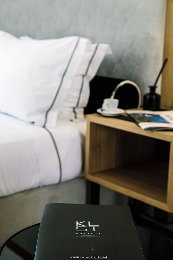Kalisti Hotel & Suites — Hotel rooms in Karterados, South Aegean