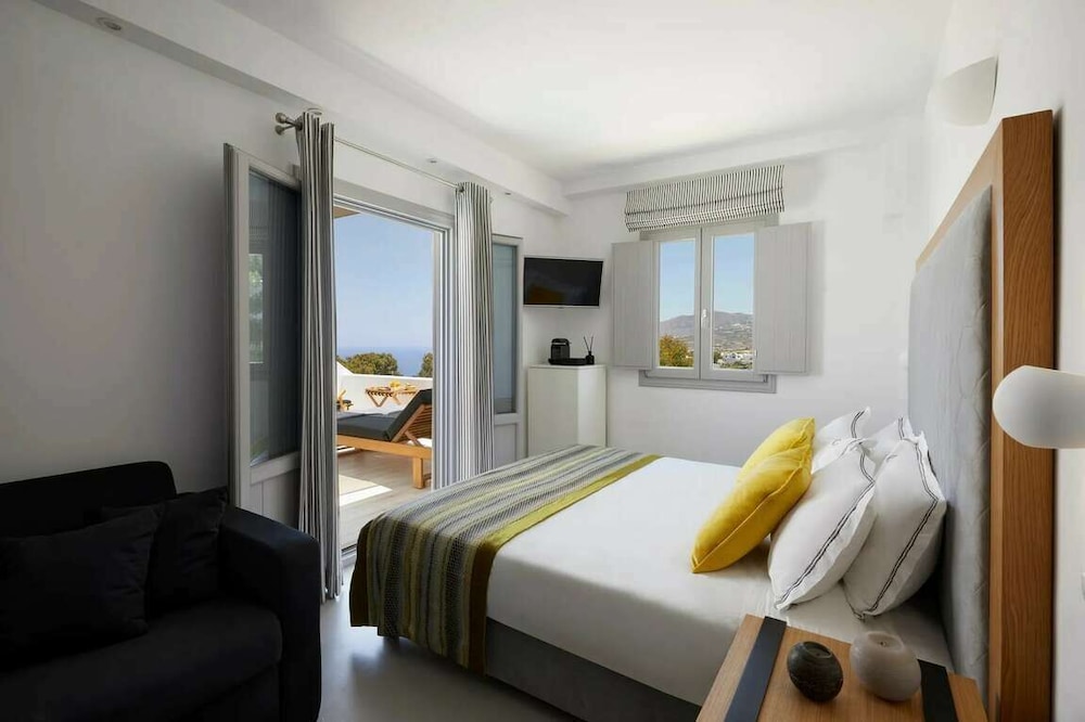 Kalisti Hotel & Suites — Hotel rooms in Karterados, South Aegean