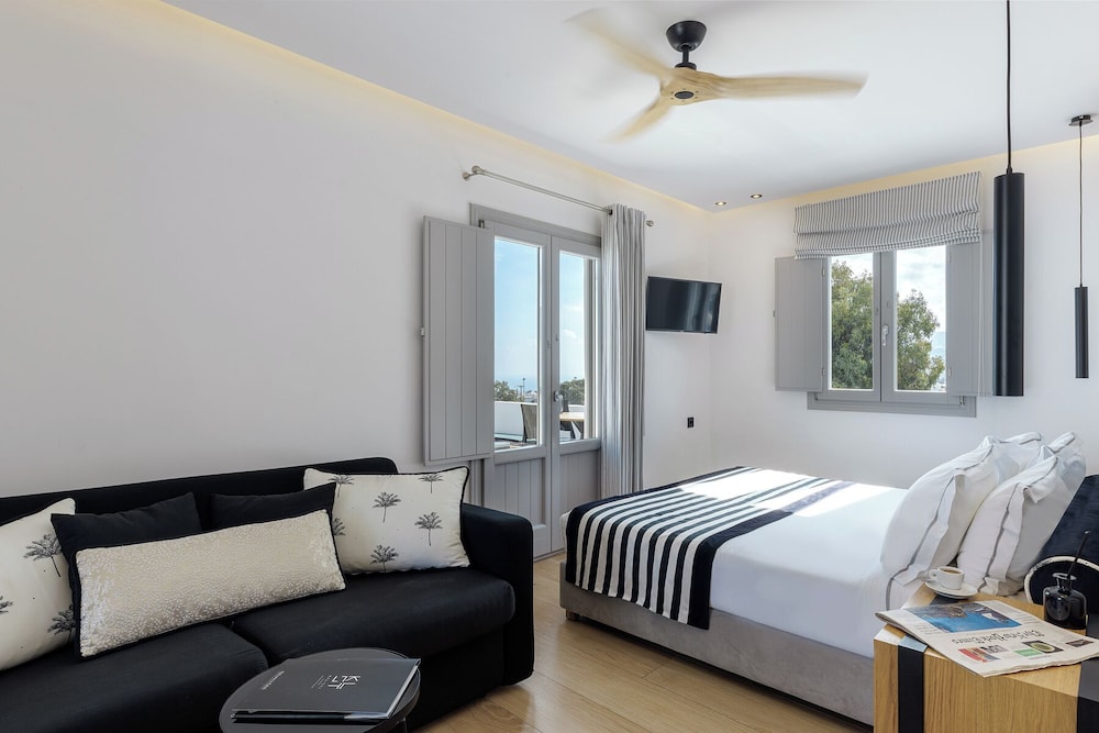 Kalisti Hotel & Suites — Hotel rooms in Karterados, South Aegean