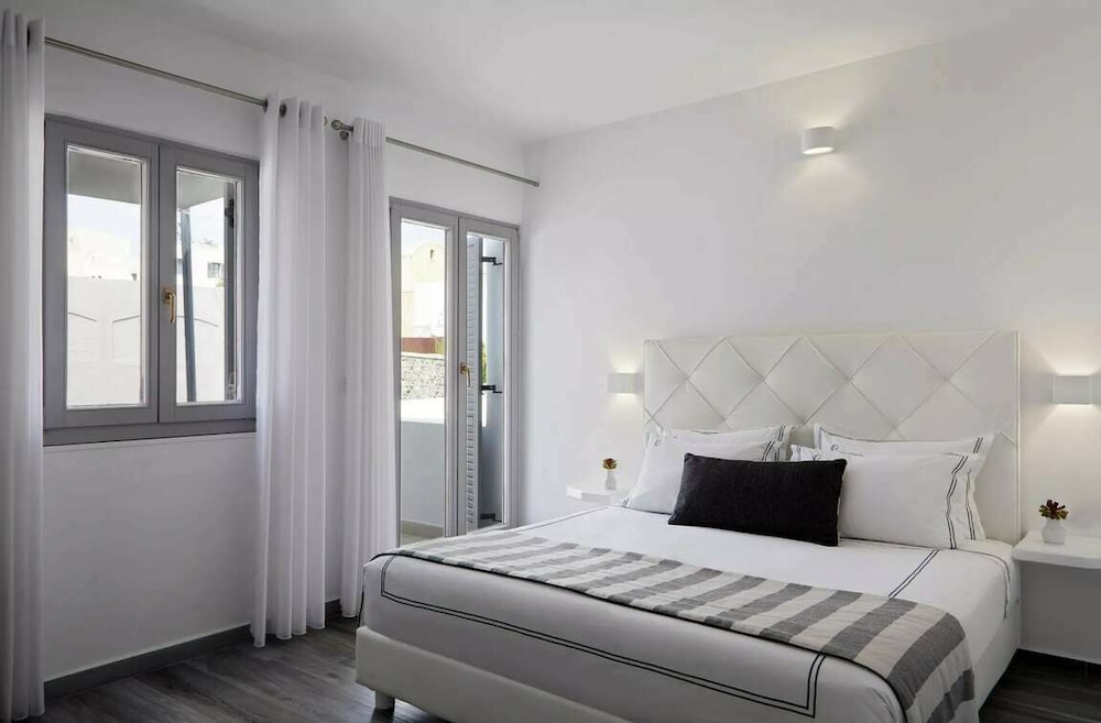 Kalisti Hotel & Suites — Hotel rooms in Karterados, South Aegean