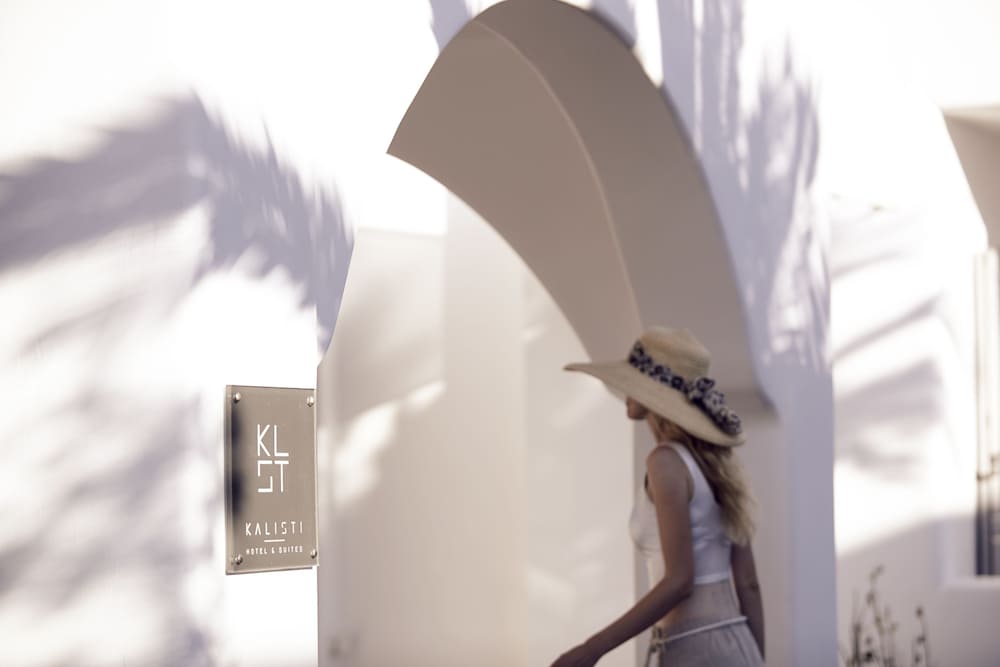 Kalisti Hotel & Suites — Hotel building in Karterados, South Aegean
