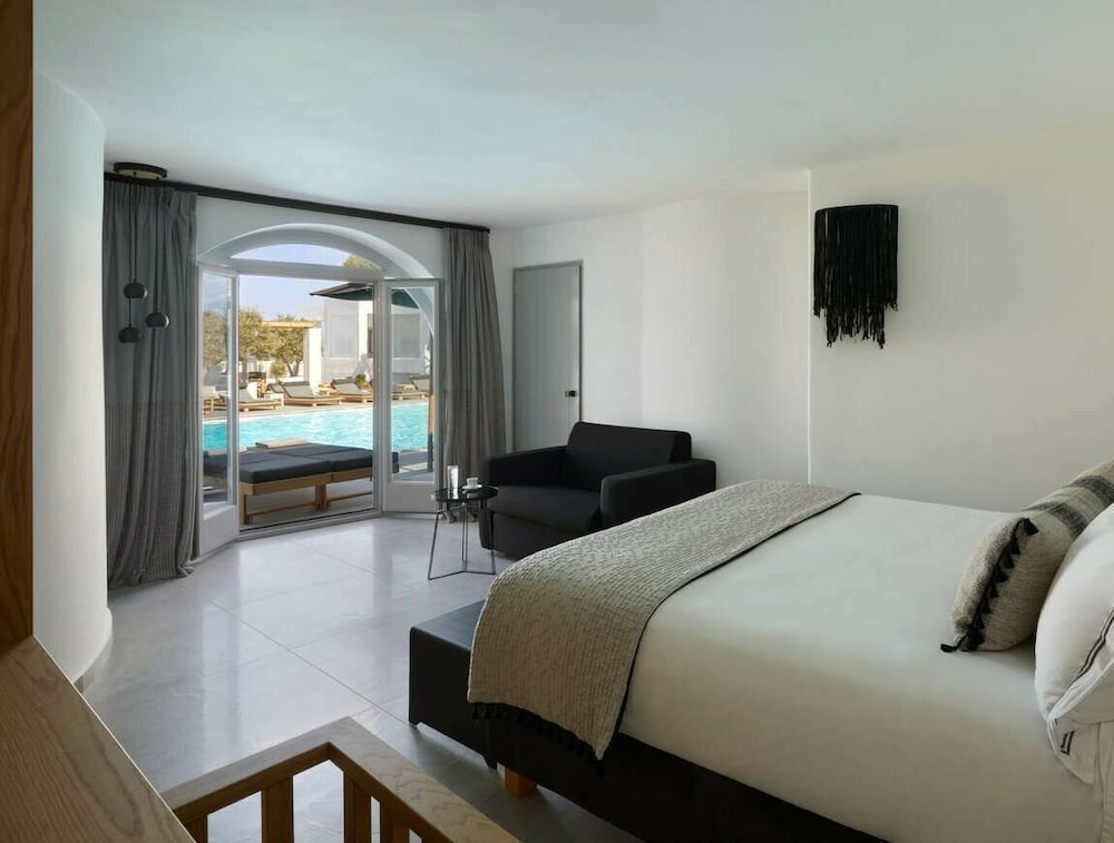 Kalisti Hotel & Suites — Hotel rooms in Karterados, South Aegean