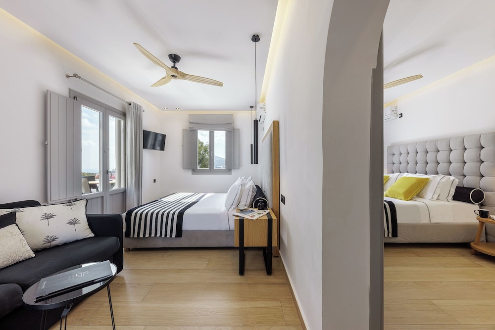 Kalisti Hotel & Suites — Hotel rooms in Karterados, South Aegean