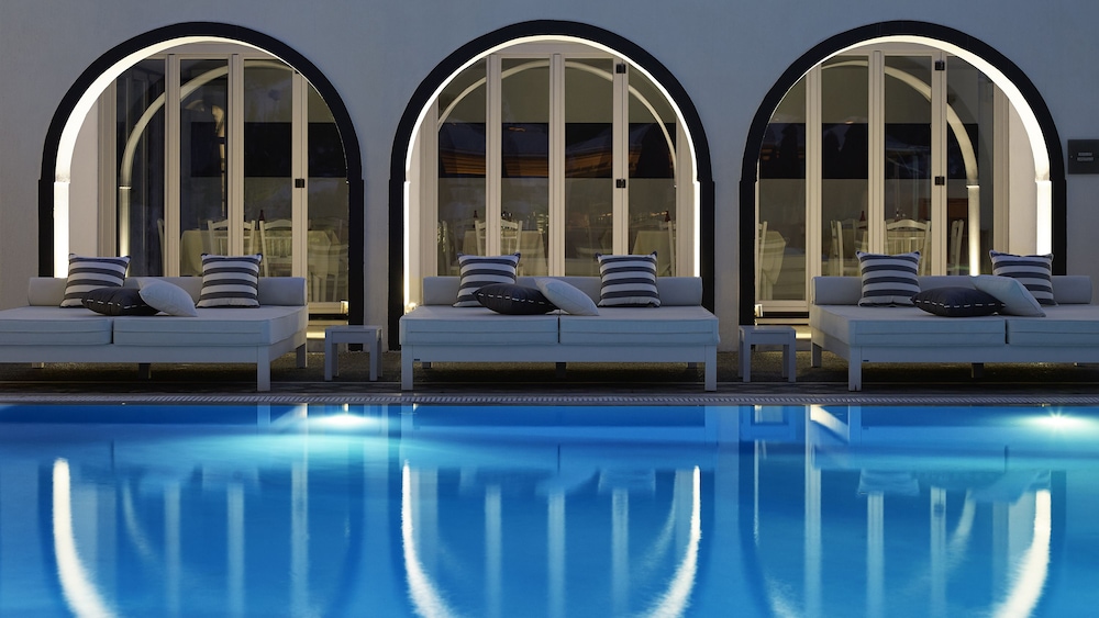 Kalisti Hotel & Suites — Swimming pool in Karterados, South Aegean