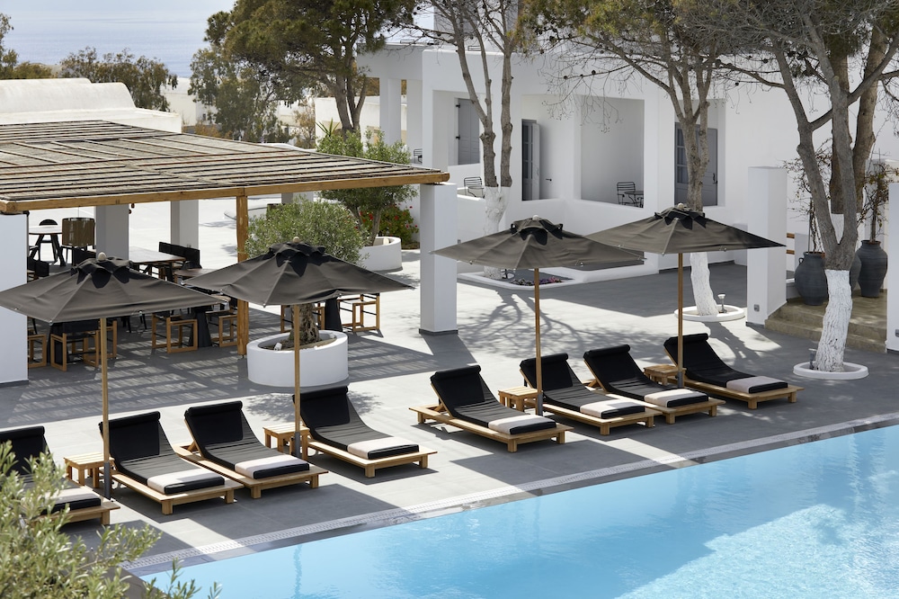 Kalisti Hotel & Suites — Swimming pool in Karterados, South Aegean