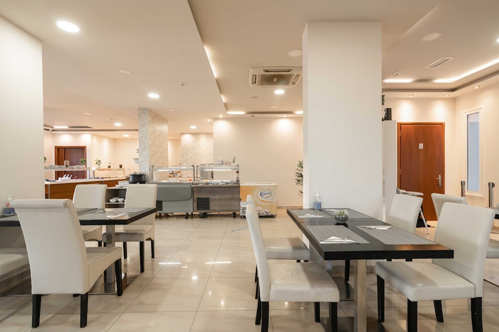 Karras Hotel — Restaurant & bars in Laganas, Ionian Islands