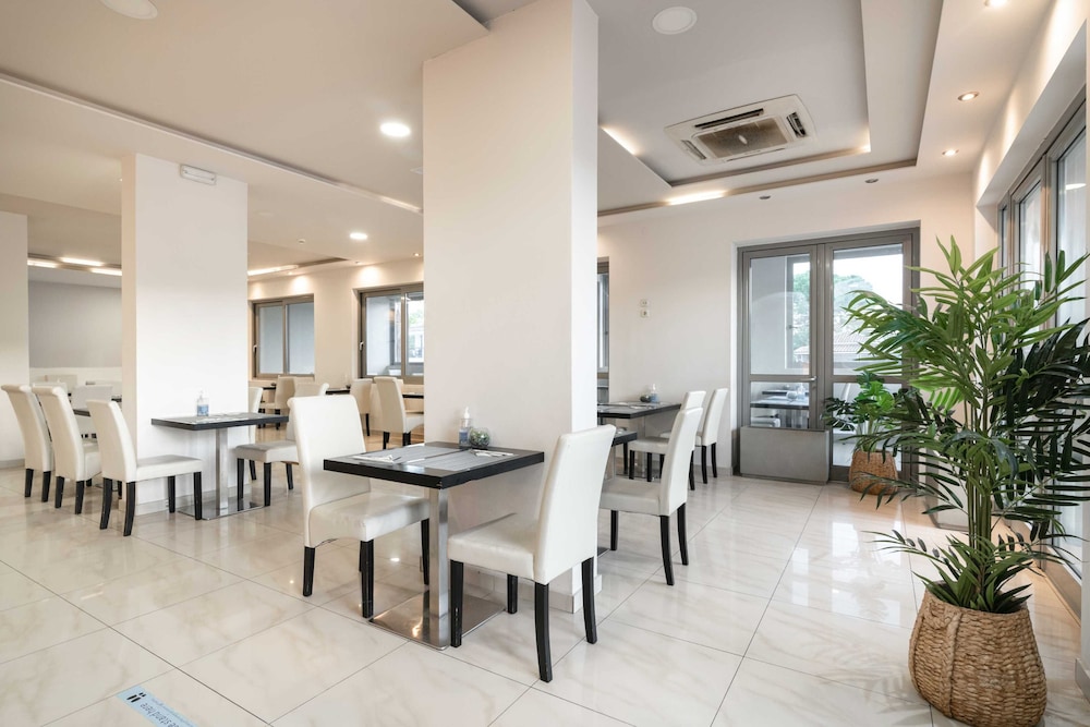 Karras Hotel — Restaurant & bars in Laganas, Ionian Islands