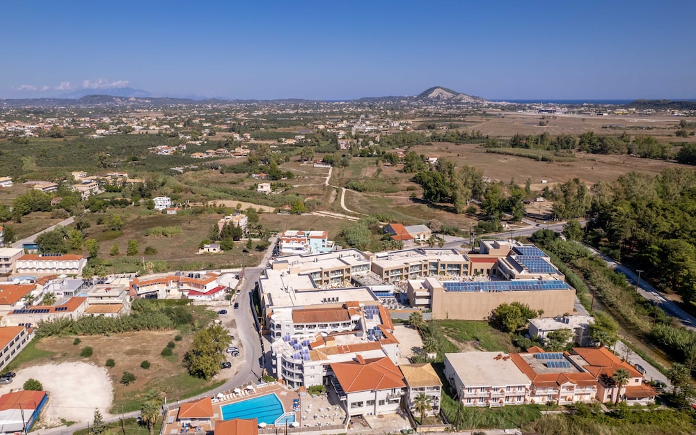 Karras Hotel — Hotel building in Laganas, Ionian Islands
