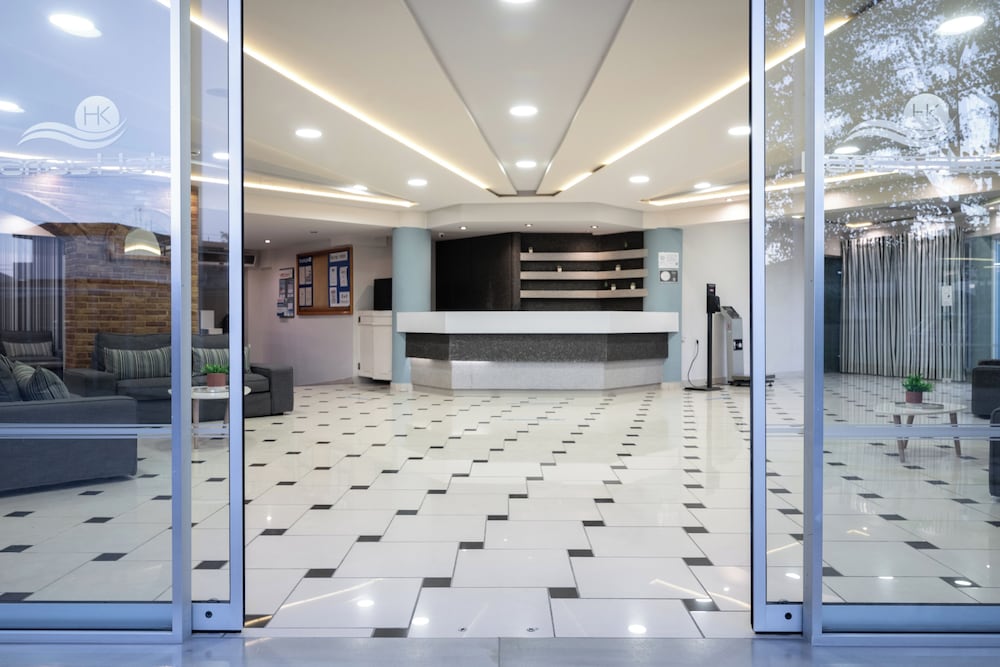 Karras Hotel — Hotel building in Laganas, Ionian Islands