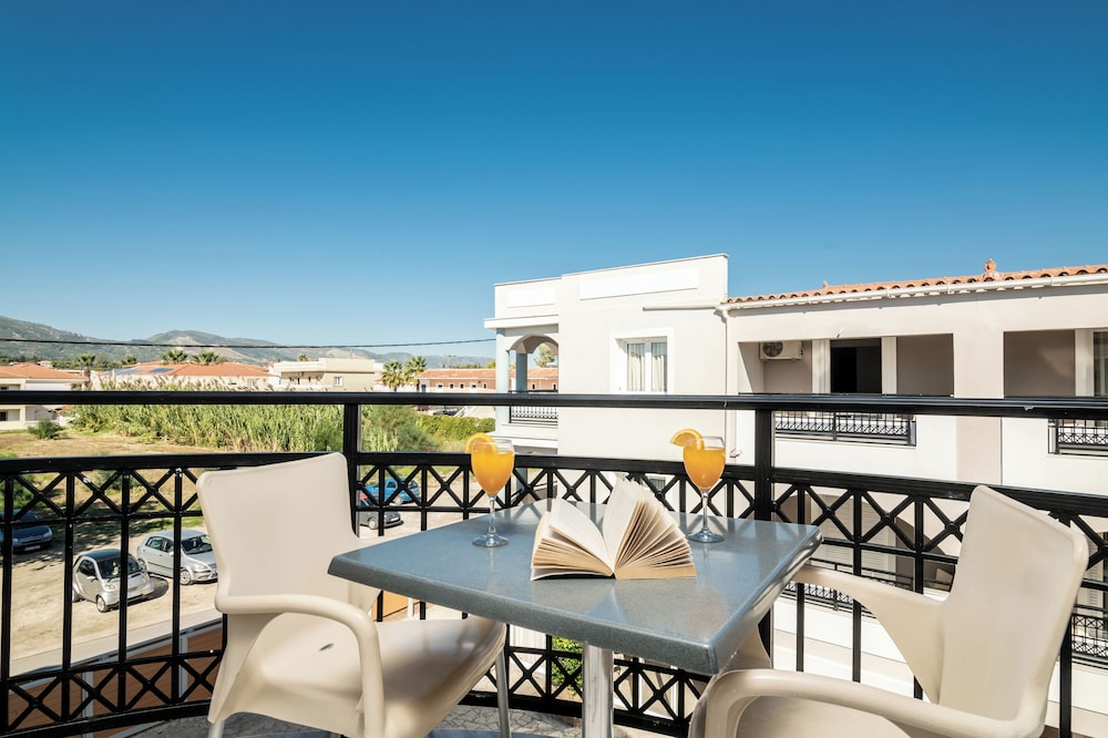Karras Hotel — Hotel building in Laganas, Ionian Islands