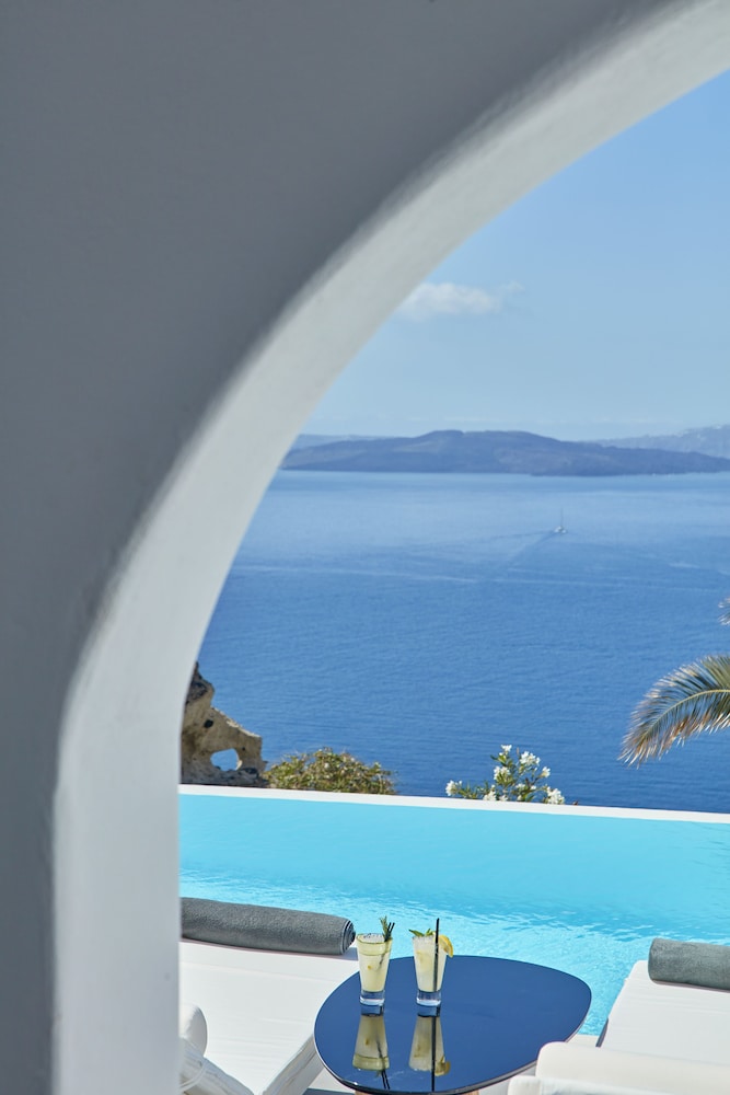 Villaki Oia — Swimming pool in Oia, South Aegean