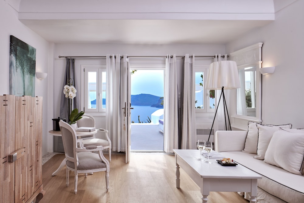 Katikies Santorini – Gea House – The Leading Hotels of the World — Hotel rooms in Oia, South Aegean