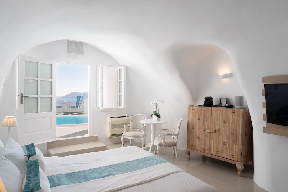 Katikies Santorini – Gea House – The Leading Hotels of the World — Hotel rooms in Oia, South Aegean