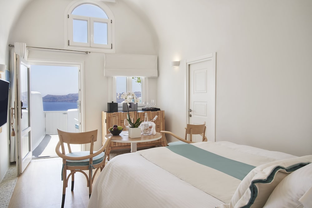 Katikies Santorini – Gea House – The Leading Hotels of the World — Hotel rooms in Oia, South Aegean