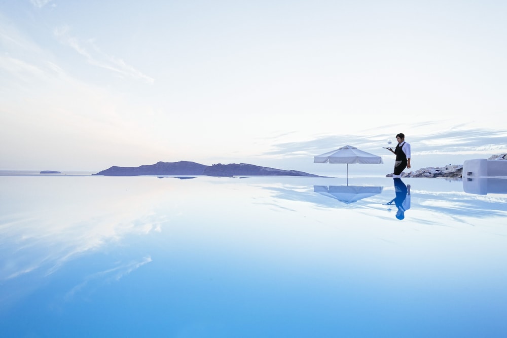 Katikies Santorini – Gea House – The Leading Hotels of the World — Swimming pool in Oia, South Aegean