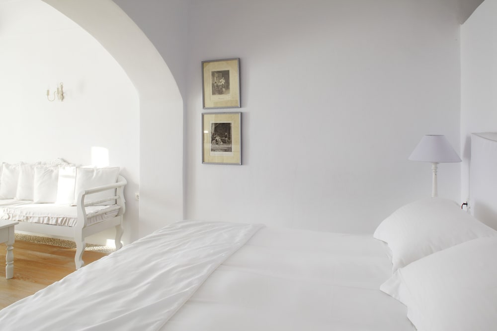 Katikies Santorini – Gea House – The Leading Hotels of the World — Hotel rooms in Oia, South Aegean