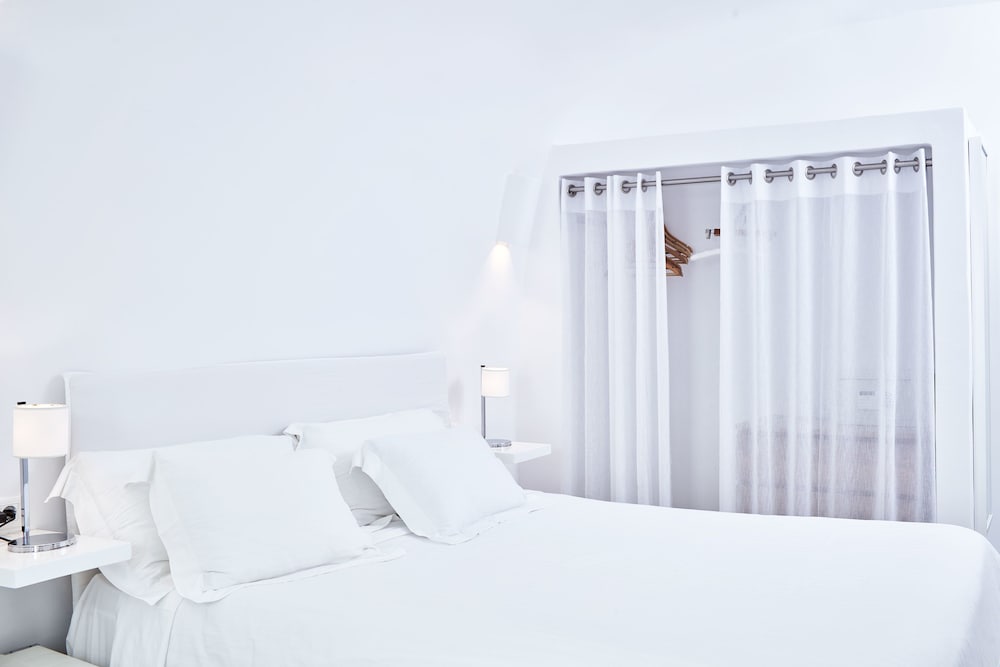 Katikies Santorini – Gea House – The Leading Hotels of the World — Hotel rooms in Oia, South Aegean