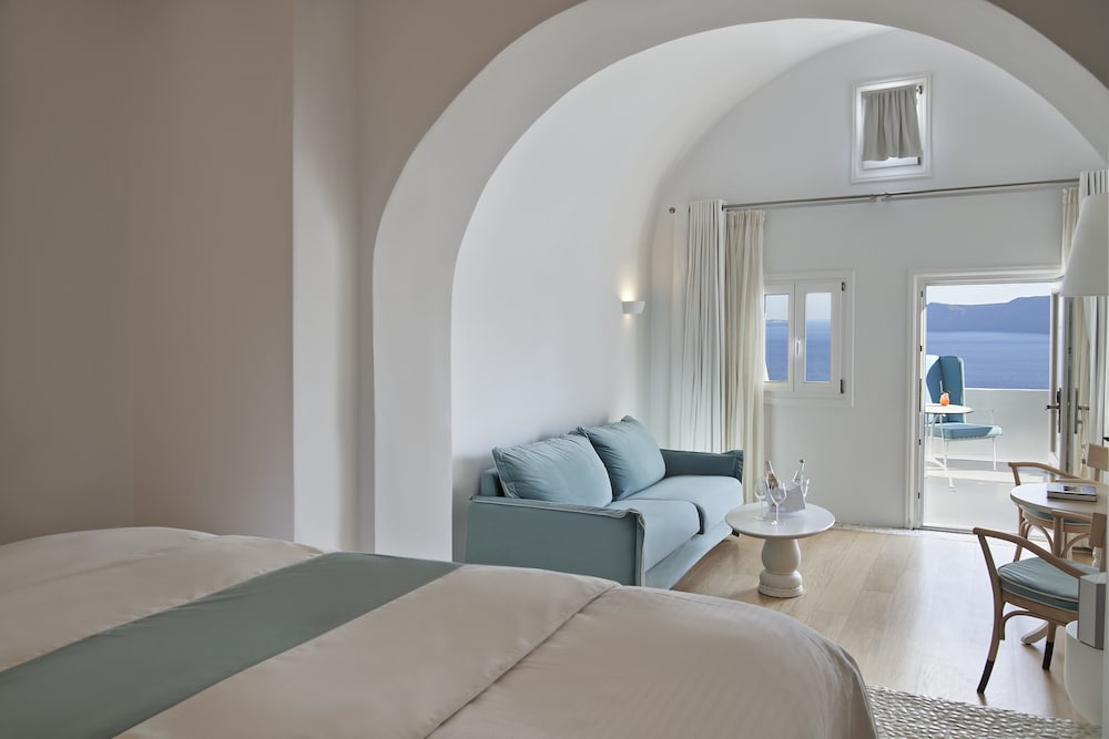 Katikies Santorini – Gea House – The Leading Hotels of the World — Hotel rooms in Oia, South Aegean