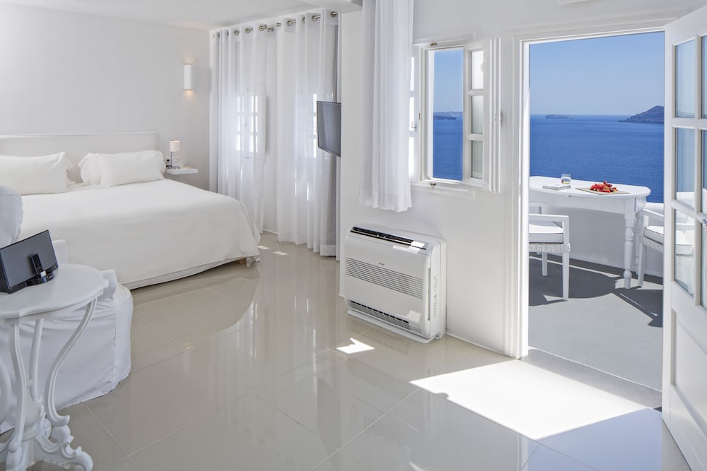 Katikies Santorini – Gea House – The Leading Hotels of the World — Hotel rooms in Oia, South Aegean