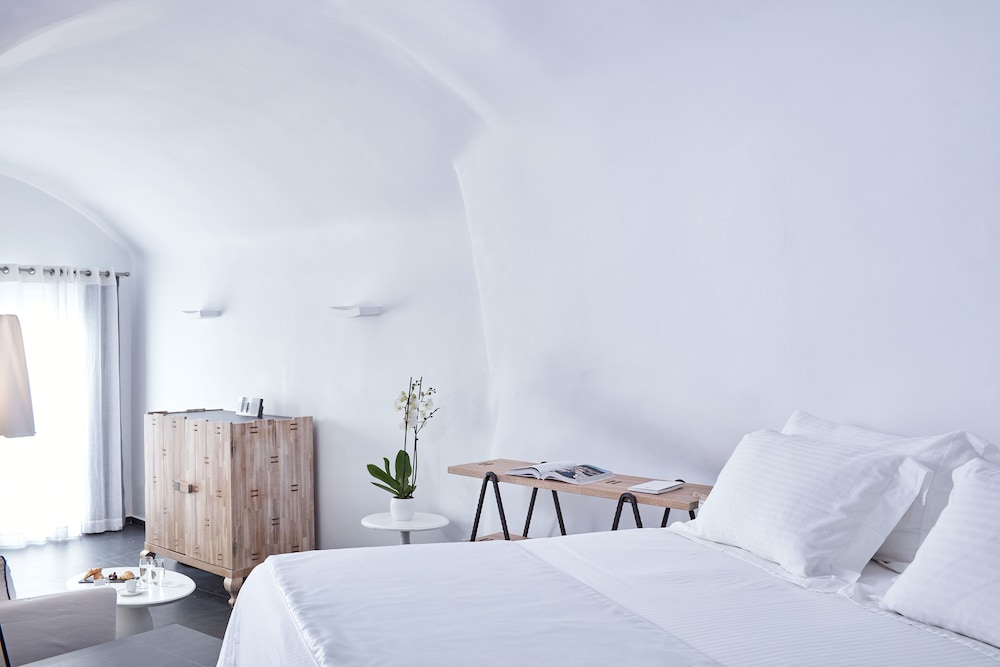 Katikies Santorini – Gea House – The Leading Hotels of the World — Hotel rooms in Oia, South Aegean