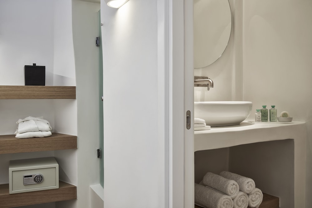 Katikies Santorini – Gea House – The Leading Hotels of the World — Hotel rooms in Oia, South Aegean