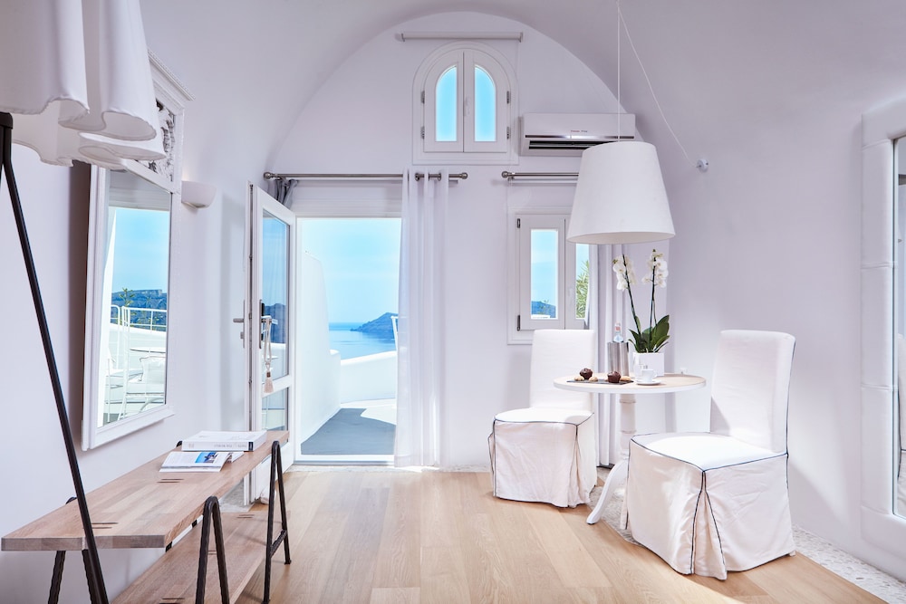 Katikies Santorini – Gea House – The Leading Hotels of the World — Hotel rooms in Oia, South Aegean
