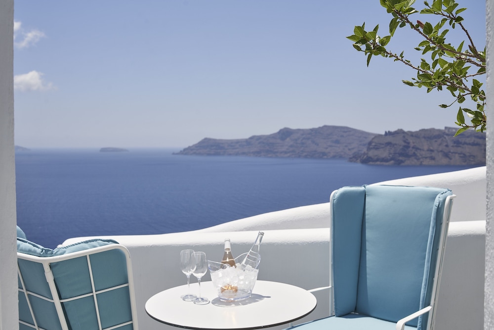 Katikies Santorini – Gea House – The Leading Hotels of the World — Hotel building in Oia, South Aegean