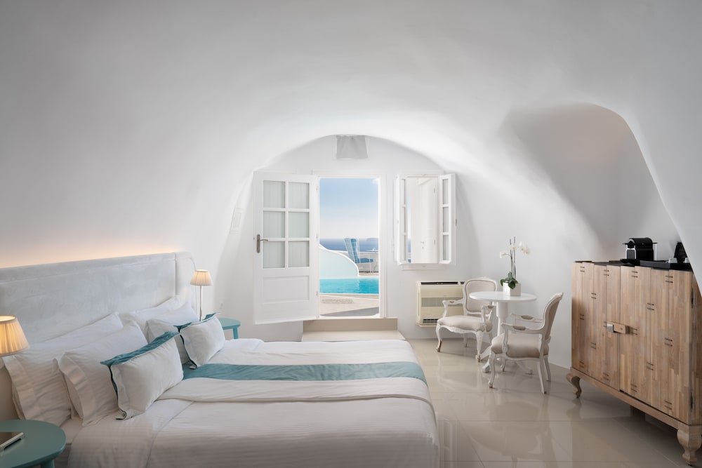 Katikies Santorini – Gea House – The Leading Hotels of the World — Hotel rooms in Oia, South Aegean