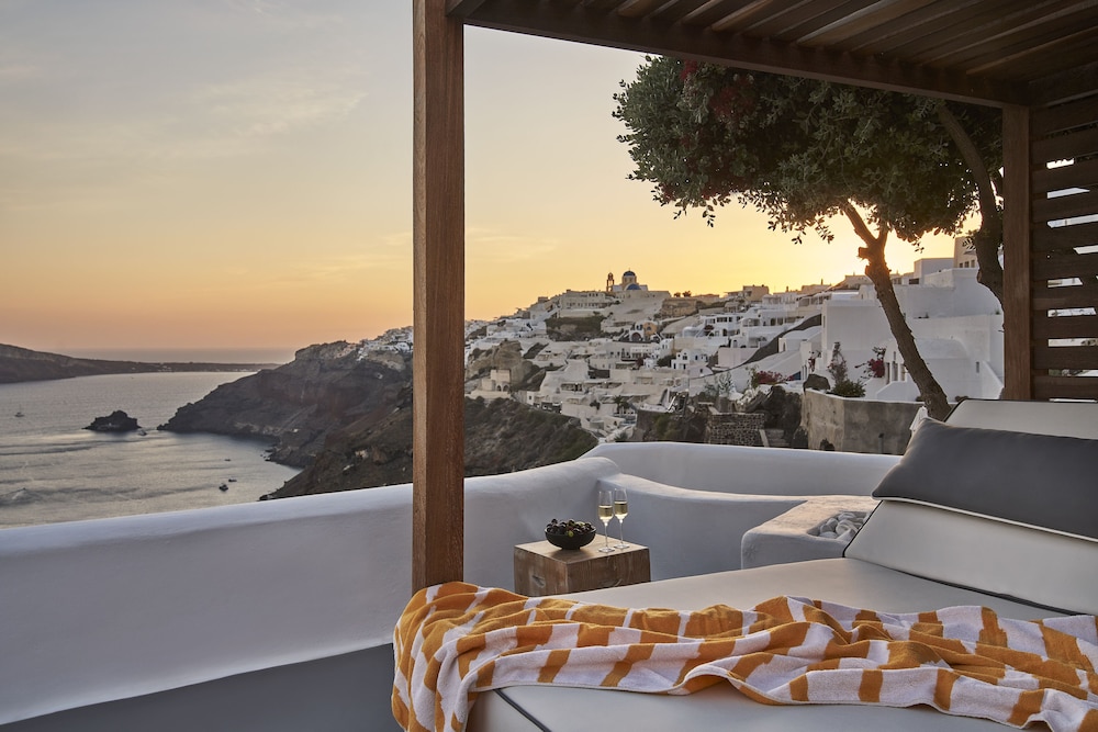 Katikies Santorini – Gea House – The Leading Hotels of the World — Hotel rooms in Oia, South Aegean