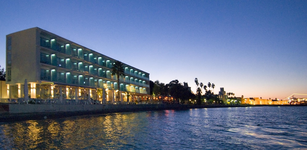 Kos Aktis Art Hotel — Hotel building in Kos Town, South Aegean