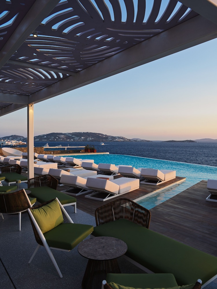 Kouros Hotel & Suites — Swimming pool in Mykonos Town, South Aegean