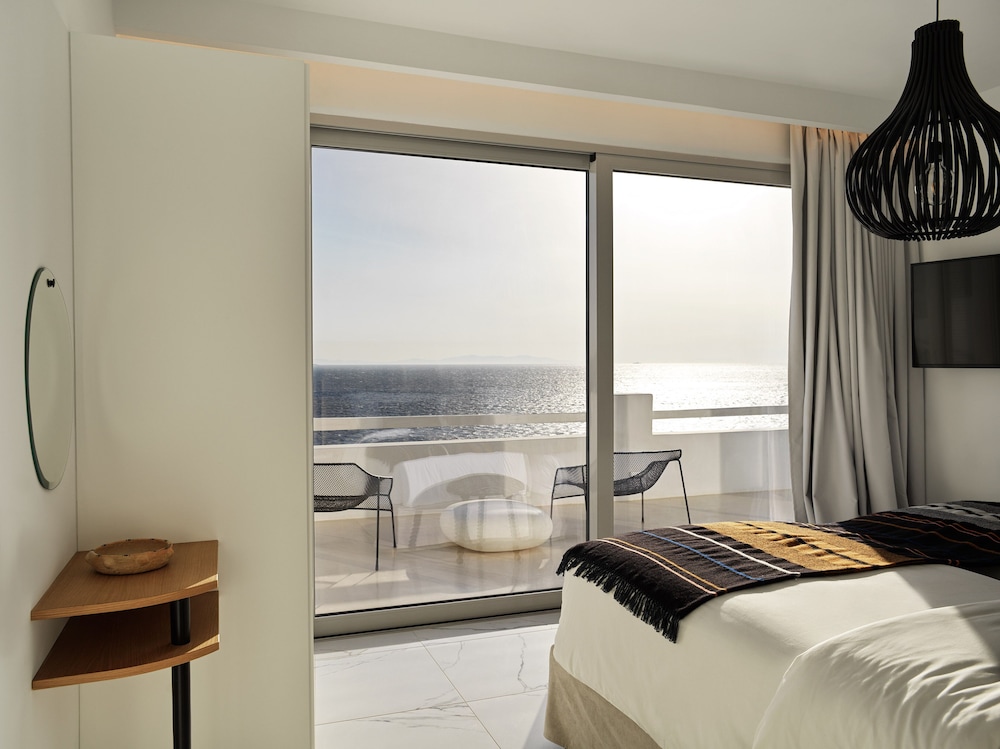 Kouros Hotel & Suites — Hotel rooms in Mykonos Town, South Aegean