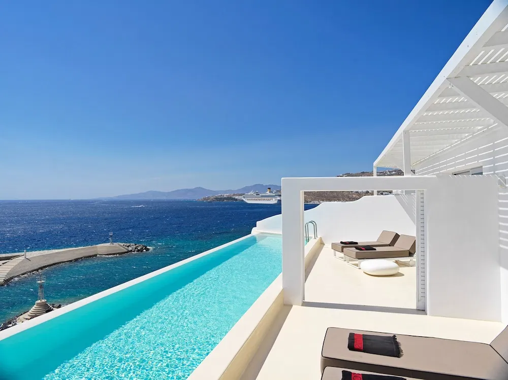 Kouros Hotel & Suites