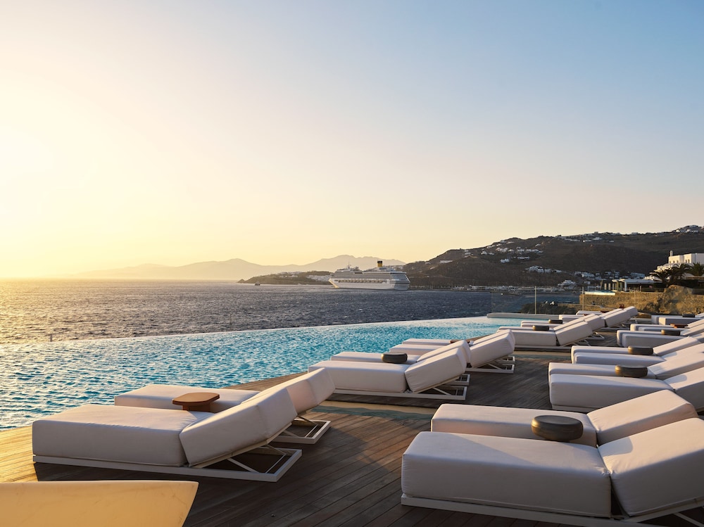 Kouros Hotel & Suites — Swimming pool in Mykonos Town, South Aegean