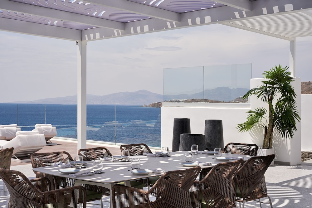 Kouros Hotel & Suites — Restaurant & bars in Mykonos Town, South Aegean