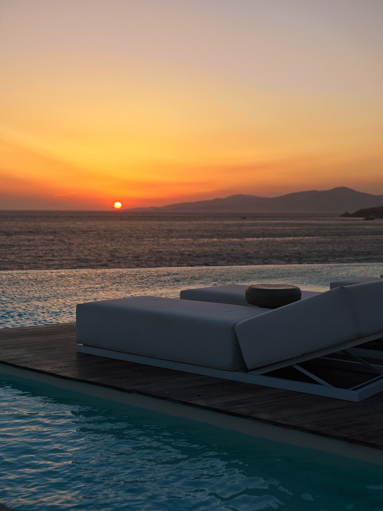 Kouros Hotel & Suites — Swimming pool in Mykonos Town, South Aegean