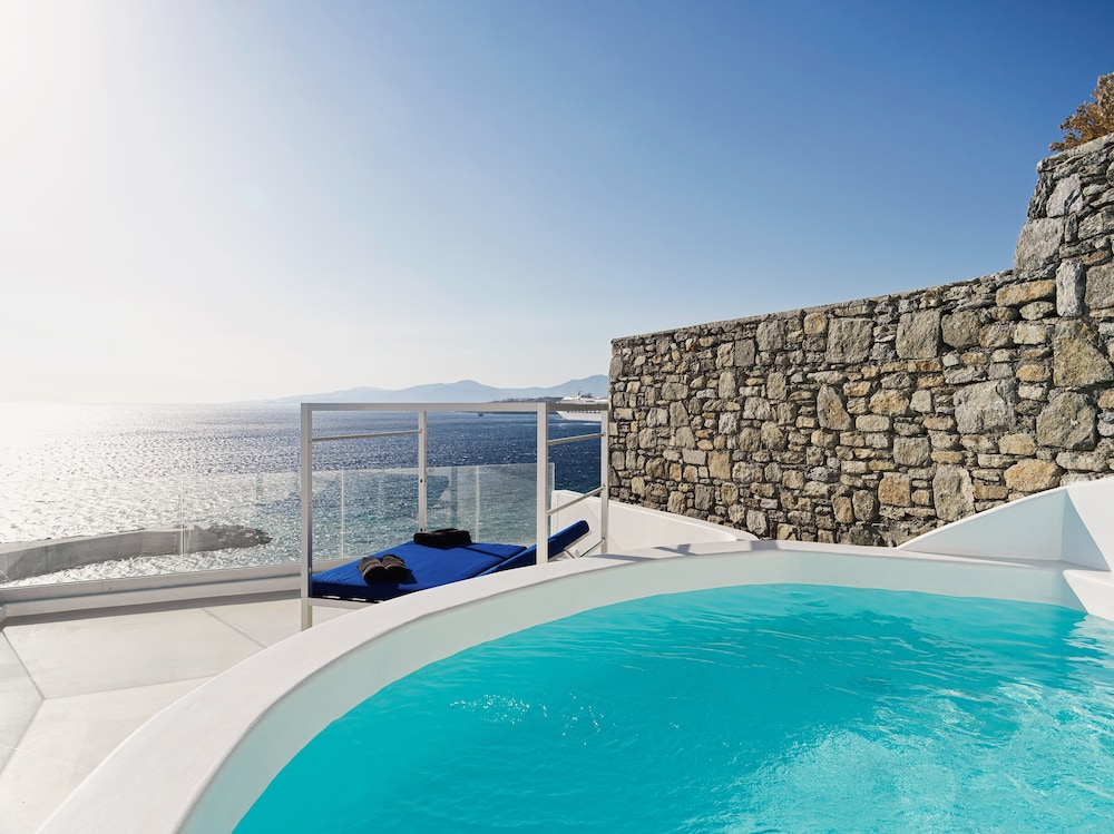 Kouros Hotel & Suites — Swimming pool in Mykonos Town, South Aegean
