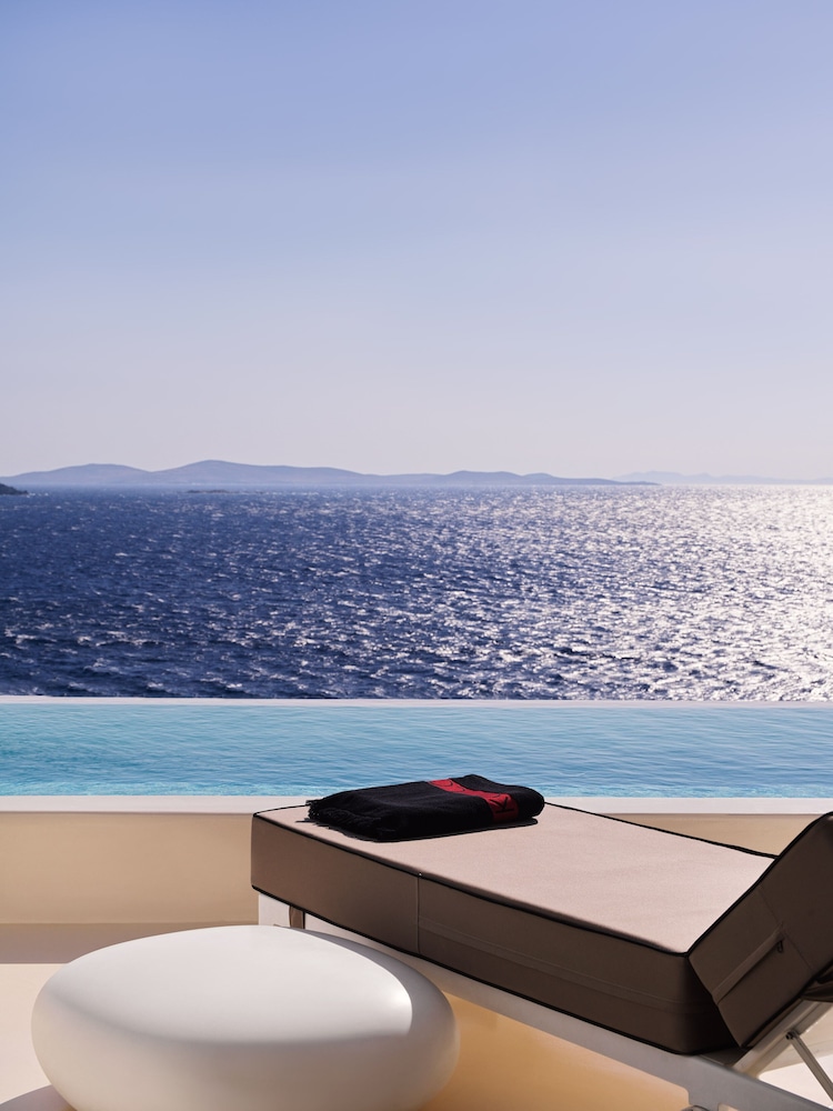Kouros Hotel & Suites — Swimming pool in Mykonos Town, South Aegean